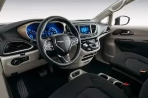 Chrysler Voyager 2019-2020 фотографии интерьера

