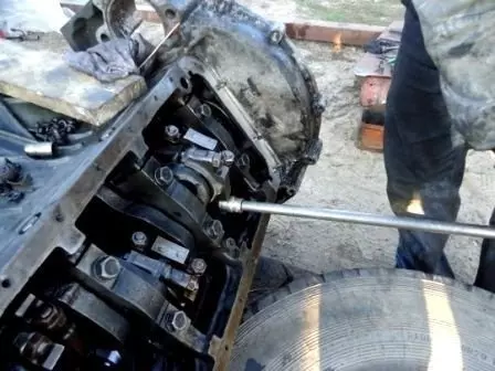 Ремонт двигателя КАМАЗ замена гильз цилиндров и деталей шатунно-поршневого узла