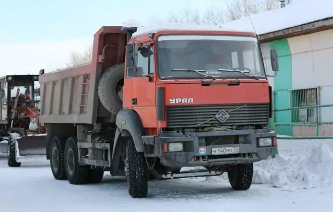 Самосвал Урал-63685