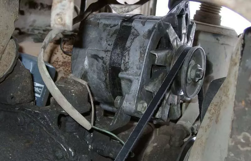 генератор в грузовике ГАЗ-53