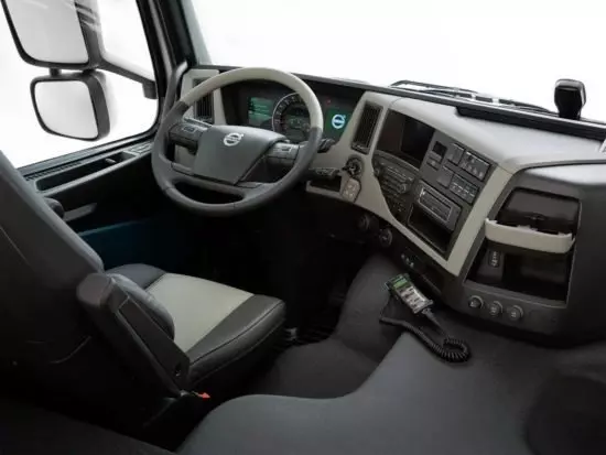 интерьер кабины трактора Volvo FM 6x4