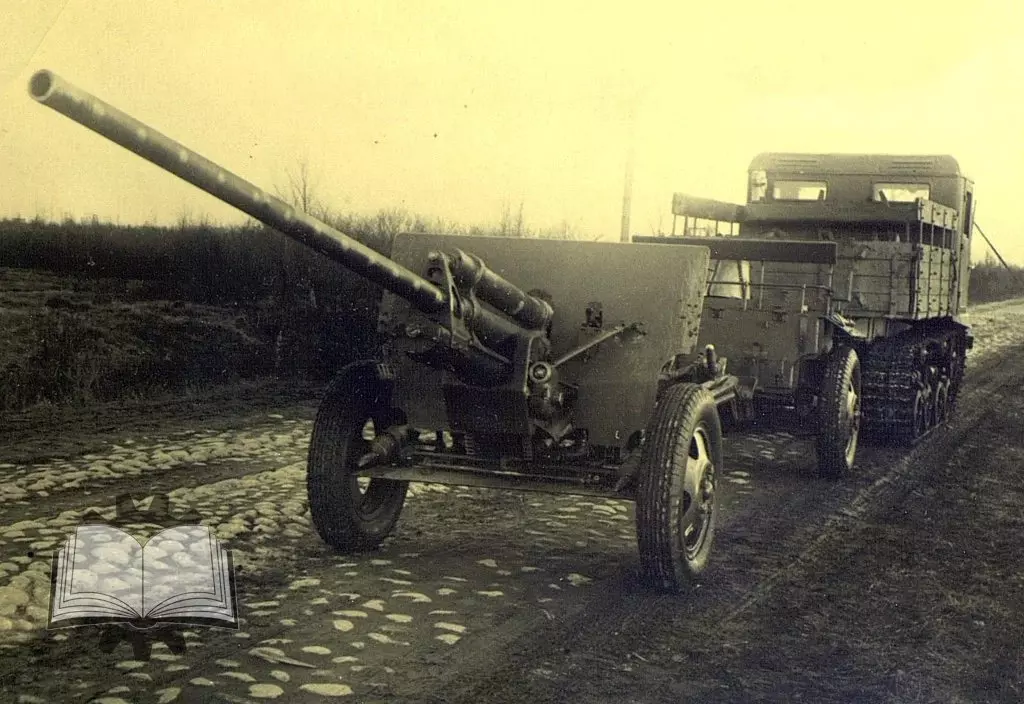 Опытный образец 57-мм противотанковой пушки ЗИС-2 на испытаниях, начало мая 1941 года. Выяснилось, что орудию нужен более мощный тягач