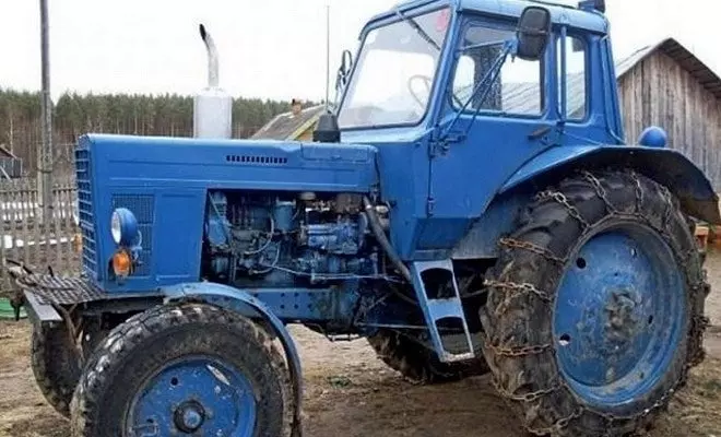 Дизельный трактор