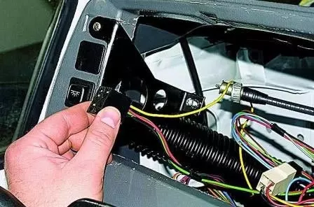 отсоедините фары