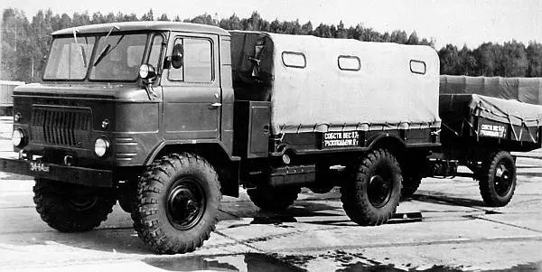 ГАЗ 66 с «гражданскими» фарами и габаритными огнями