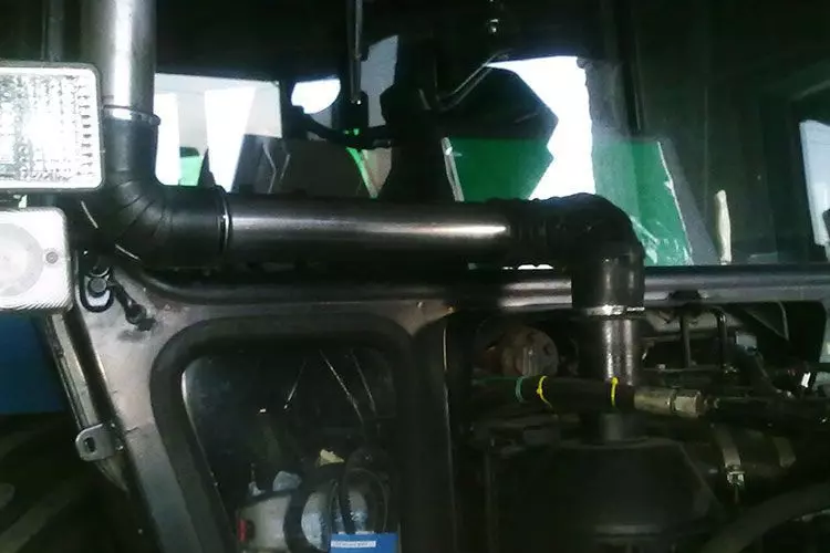 Трубка воздухоочистителя трактора МТЗ