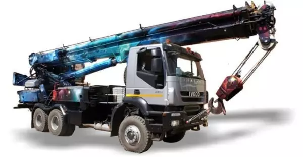 Челябинский автокран КС-65717-34 на шасси IVECO Trakker
