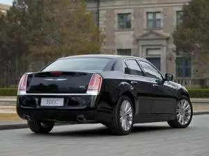 Chrysler 300C вид сзади