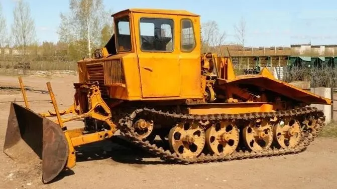Трактор ЛХТ-55