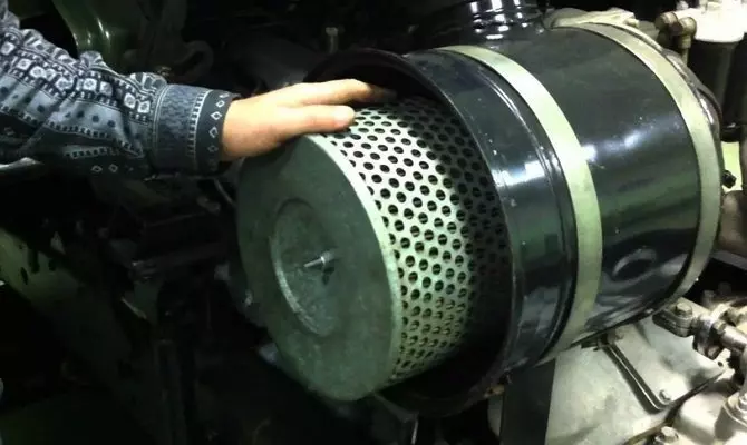Замена воздушного фильтра двигателя КамАЗ евро типа