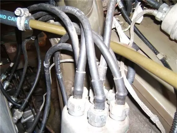 Фото высоковольтных кабелей ГАЗ 66 в герметичном исполнении